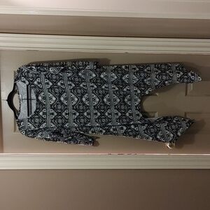 💚Canari Women's Black & White Shark bite Tunic